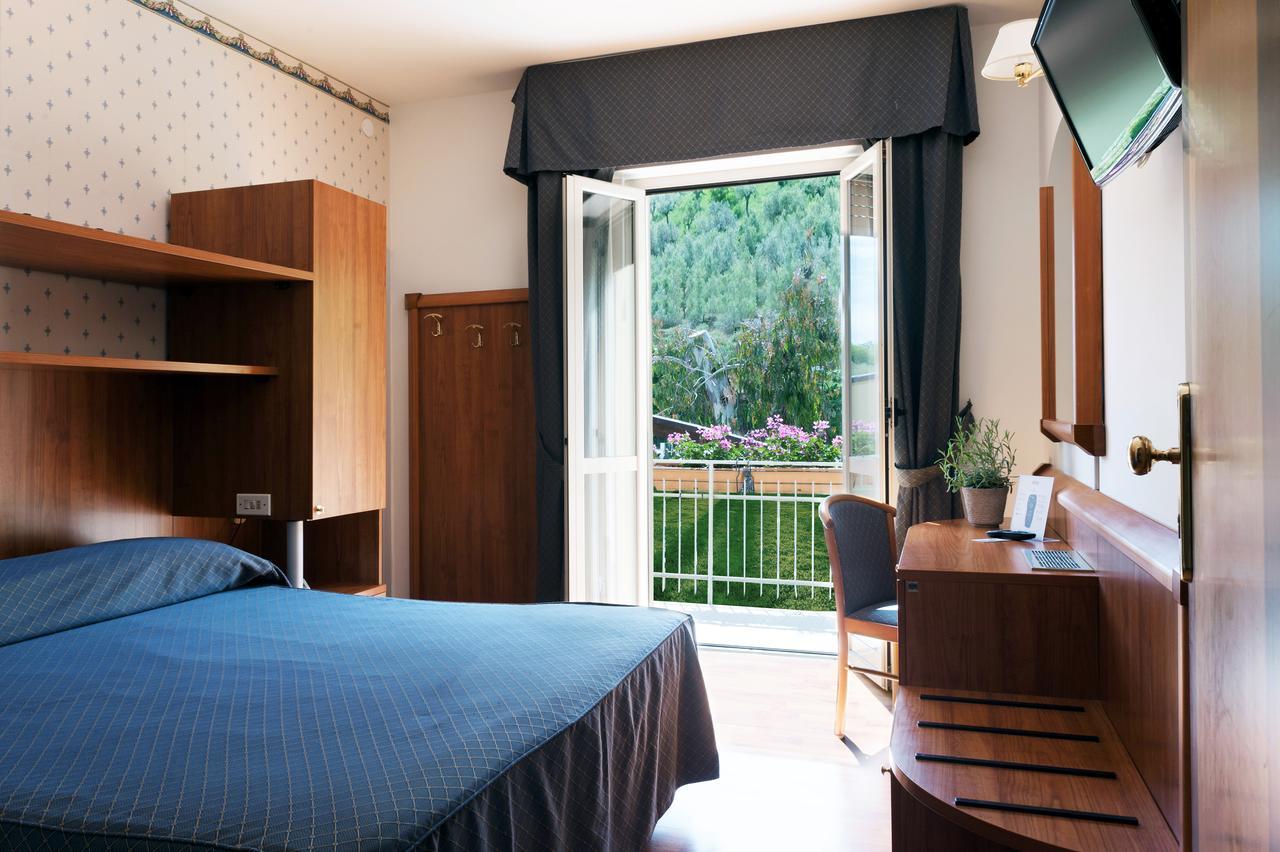 סילבי מרינה Casa Ferretti Di Ferretti Village מראה חיצוני תמונה